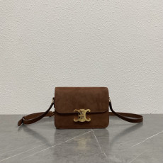 셀린느 틴 트리옹프 그레인 누벅 카프스킨(체스트넛)