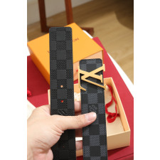루이비통 LV 이니셜 리버서블 매트 골드 버클 벨트(블랙)