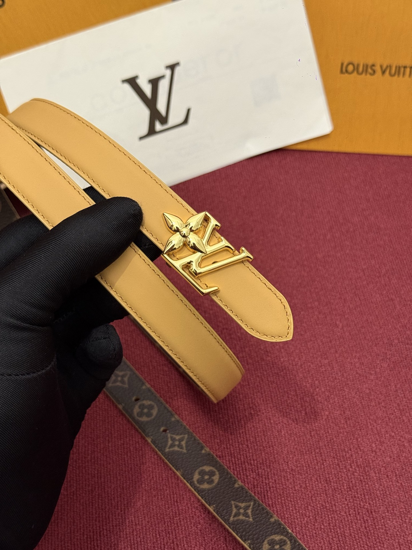 루이비통 LV 블룸 골드 버클 리버서블 벨트(허니베이지)