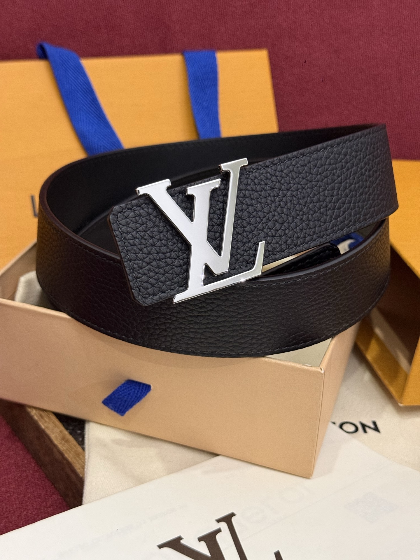 루이비통 토뤼옹 LV 이니셜 실버 버클 리버서블 벨트