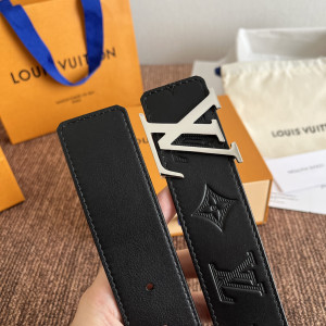 루이비통 모노그램 엠보싱 리버서블 LV 실버 버클 벨트