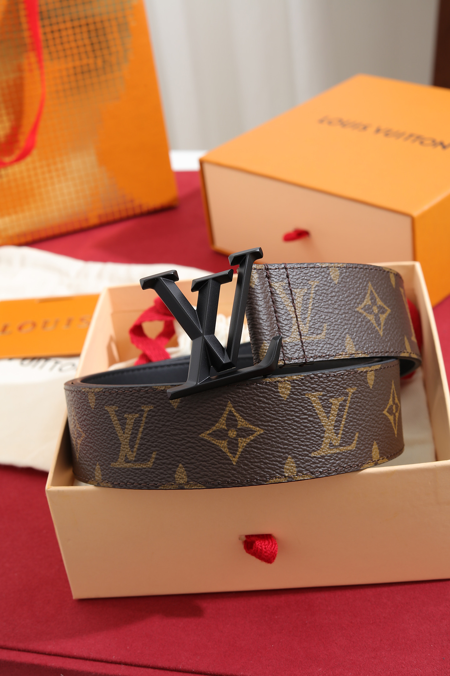 루이비통 모노그램 LV 이니셜 매트 블랙 버클 벨트