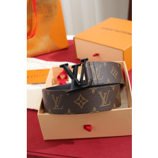 루이비통 모노그램 LV 이니셜 매트 블랙 버클 벨트