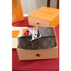루이비통 모노그램 LV 이니셜 매트 실버 버클 벨트