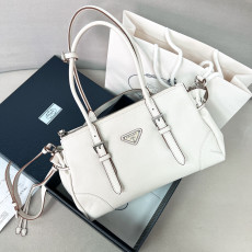 프라다 카린 미디엄 앤티크 토트백(화이트)