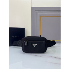 프라다 리나일론 삼각로고 웨이스트 백